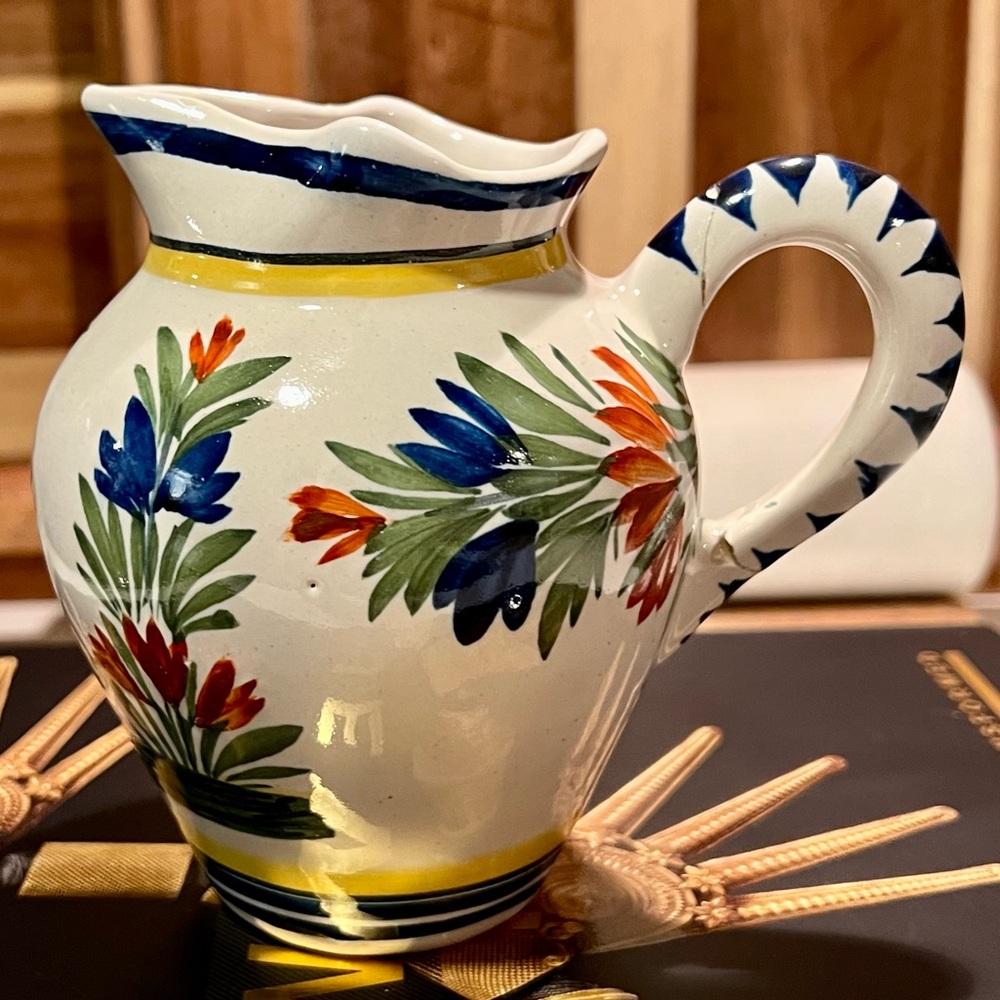 Henriot Quimper French Faience Pitcher Hand-Painted France 1986 Vintage - Picture 4 of 10